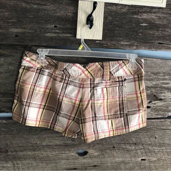 Sun Set Surf Co. Size 11 Tan/Pink Plaid Low Rise Shorts - Picture 3 of 4